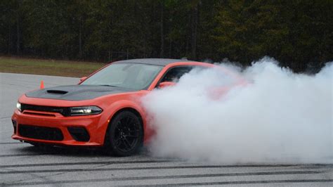 Watch the 2021 Dodge Charger SRT Hellcat Redeye Work Out on the Track | Torque News