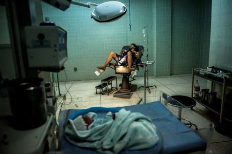 Childbirth in Venezuela, Where Women’s Deaths Are a State Secret - The New York Times