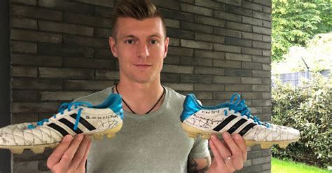 No Boot Switch - Kroos Joins Germany Training Wearing Old Iconic Adidas ...