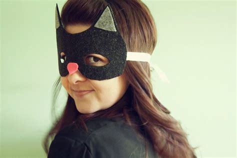 No Sew Cat Mask Tutorial | Mask tutorial, Cat mask, Diy halloween masks