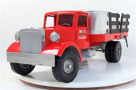 Vintage 1950s Smith Miller M.I.C. Lift-o-matic Truck - Etsy | Trucks, Metal toys, Antique toys