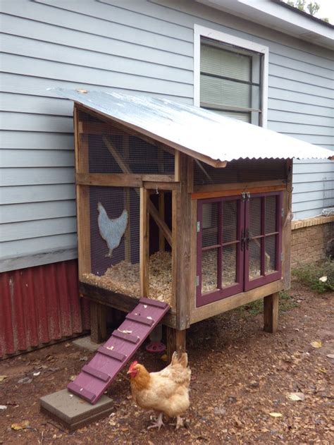 A chicken coop made from recycled, re-purposes materials. Easy to make, easy on the environment ...