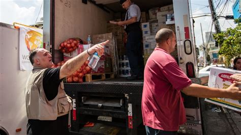 Determined chef Jose Andres feeds thousands in Puerto Rico - CNN