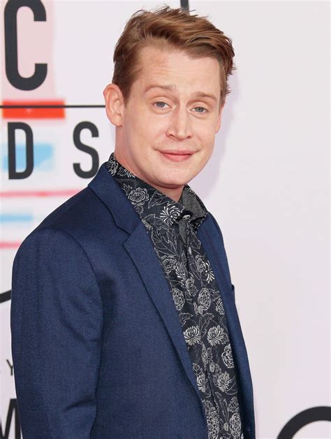 Macaulay Culkin Wears a 'Home Alone' Face Mask That's Iconic