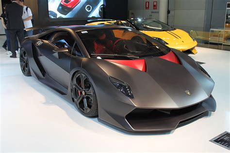 Lamborghini Sesto Elemento - Wikipedia