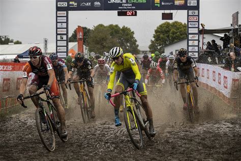 Cyclo-Cross World Cup concludes a drizzly third-annual Iowa City event - The Daily Iowan