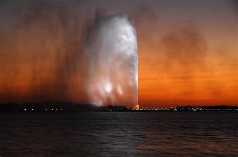 King Fahd’s Fountain at Sunset - Jeddah, Saudi Arabia | City vacation, Jeddah, Places to go