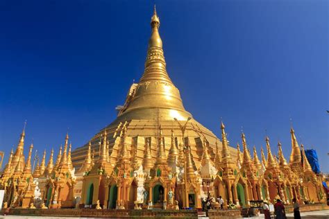 De Shwedagon Pagoda in Myanmar