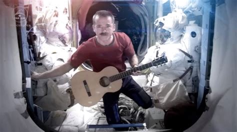 Commander Chris Hadfield ends ISS mission with Space Oddity rendition ...