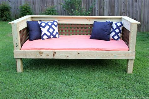 DIY Outdoor Daybed