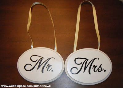 LQ Designs : DIY Mr. and Mrs. Signs | Weddingbee