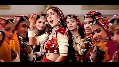 Choli Ke Peeche Kya Hai from Khalnayak 1993 - Sanjay Dutt, Madhuri Dixit. Song Laxmikant ...