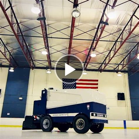 Review: Zamboni 522 Electric Ice Resurfacer