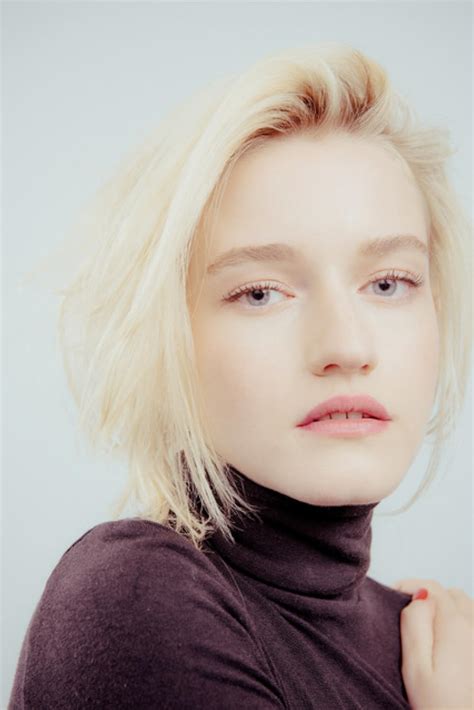 Julia Garner - Biography - IMDb