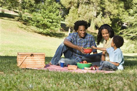 5 Reasons You Should Picnic With Your Kids | Sunshine House