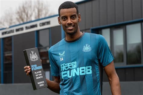 Alexander Isak named Newcastle United Player of the Month for March ...