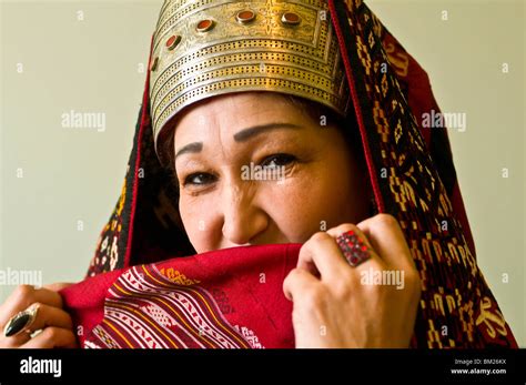 Turkmenistan traditional dress hi-res stock photography and images - Alamy