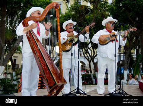 Mexico. Veracruz city. Mexican folk-dance exhibitions. "Son Jarocho ...