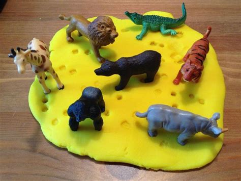 Zoo Activity - Comparing zoo animal tracks with play dough - Preschool Activity #zoocrafts | Zoo ...