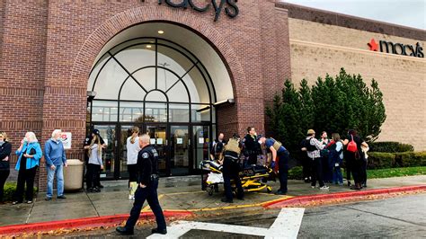 Boise mall shooting leaves 2 dead and 5 injured, including Idaho cop