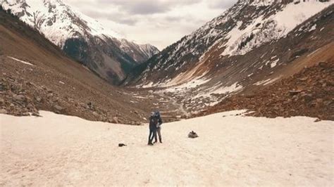 skier skiing on ideal ski slope Stock Footage Video (100% Royalty-free) 1058836258 | Shutterstock