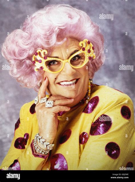 Szenenbild, Dame Edna, Dame Edna's Hollywood Stock Photo - Alamy