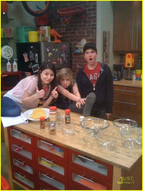 Image - Icarly-behind-the-scenes-06.jpg | iCarly Wiki | FANDOM powered ...