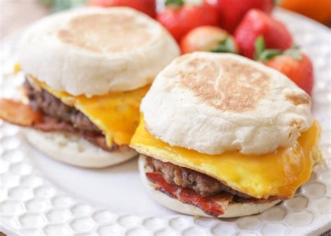 Breakfast Sandwich {Make Ahead and Freeze!} | Lil' Luna