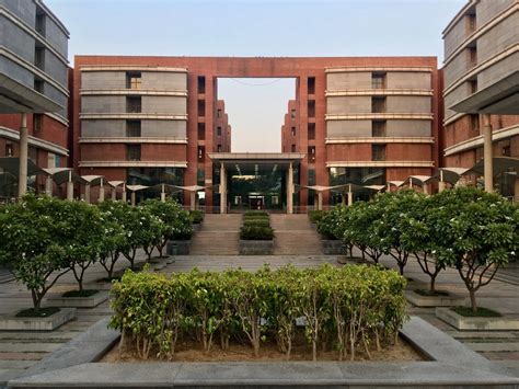 Amity University Gurgaon: Admissions 2024, Placement, Ranking, Courses, Fees