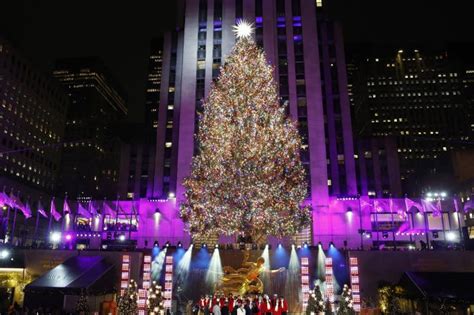 Rockefeller Center tree sparkles to life in NYC