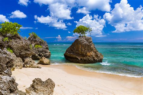 10 Best Beaches in Indonesia (with Map & Photos) - Touropia