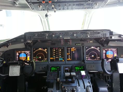 Boeing 717 Cockpit Boeing 717-2bd - pekedab