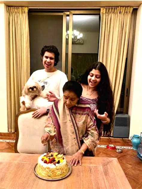 Asha Bhosle celebrates 87th birthday with family