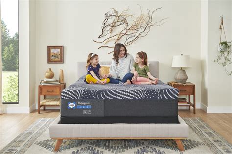 Sealy Posturepedic® Plus Hybrid - World Mattress