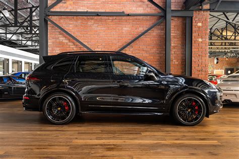 Porsche Cayenne GTS Black (25) - Richmonds