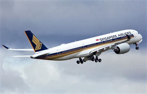 Airbus A350-900 Singapore Airlines Climbing - Aircraft News & Galleries | Flying Magazine