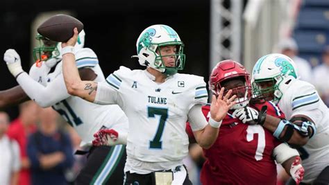 Michael Pratt throws 3 touchdowns to lead No. 17 Tulane past FAU