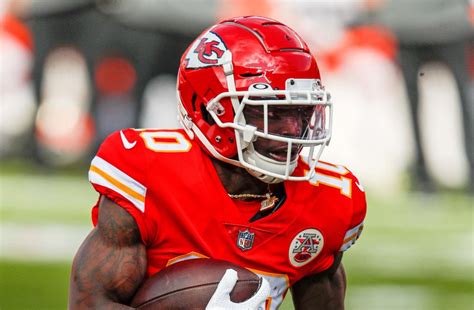 What Pros Wear: Tyreek Hill's Schutt F7 Helmet - What Pros Wear