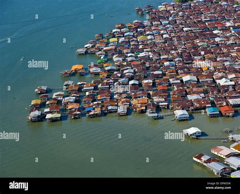 Water village, Sandakan. Sabah, Borneo island, Malaysia Stock Photo: 61294287 - Alamy