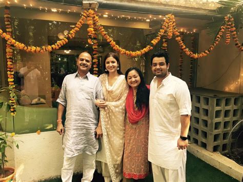 Photo: Anushka Sharma Celebrating Diwali with her family