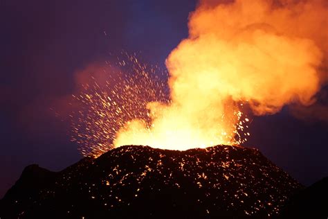 Eruption Piton de la Fournaise 28 septembre 2018 (4) - Tunnels de lave Réunion : Rando-Volcan