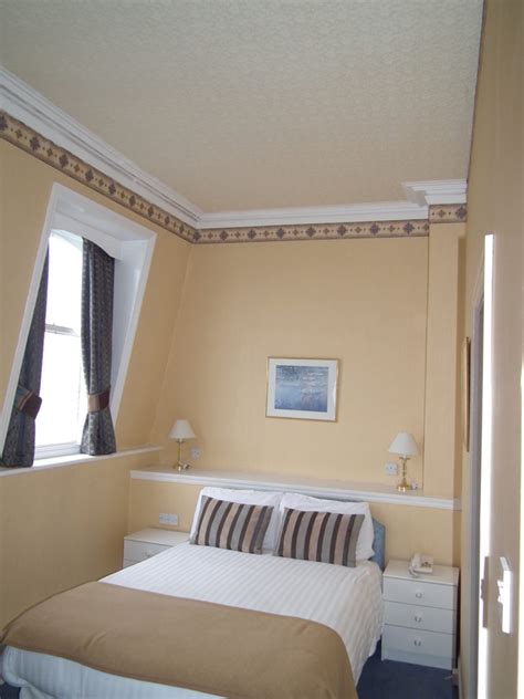 Bedrooms - North Euston Hotel