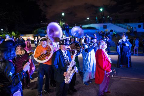 Halloween in New Orleans: Cemeteries, Parades, and Death and Mourning | Wander The Map