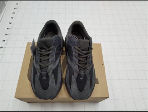 QC of these Yeezy 700 wave runner please : r/sneakerreps