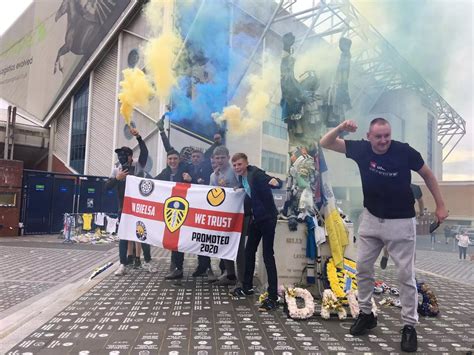 15 of the best pictures of ecstatic fans celebrating Leeds United's ...