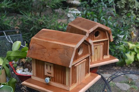 BEAUTIFUL Rustic Wood Barn Birdhouse - Etsy