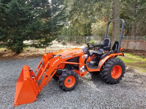 Kubota B2601 w/loader for Sale in Tacoma, WA - OfferUp