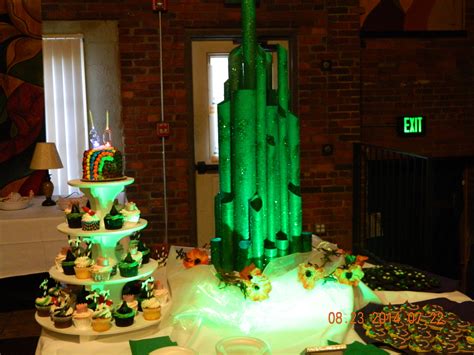 Emerald City Centerpiece | Diva party, Kids party, Centerpieces