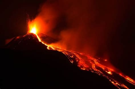 Watch Mount Etna during a late night eruption - Owl Connected