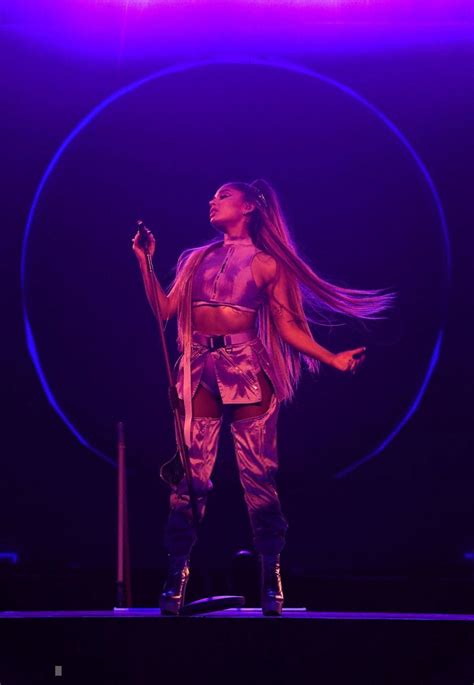 Ariana Grande Sweetener World Tour Wallpapers - Top Free Ariana Grande Sweetener World Tour ...